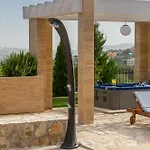 فيلة Zvonimir *